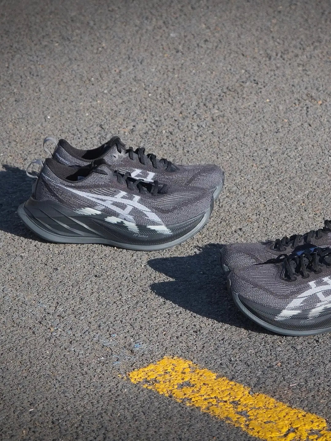 Asics_Superblast 2 Black White Secondary image