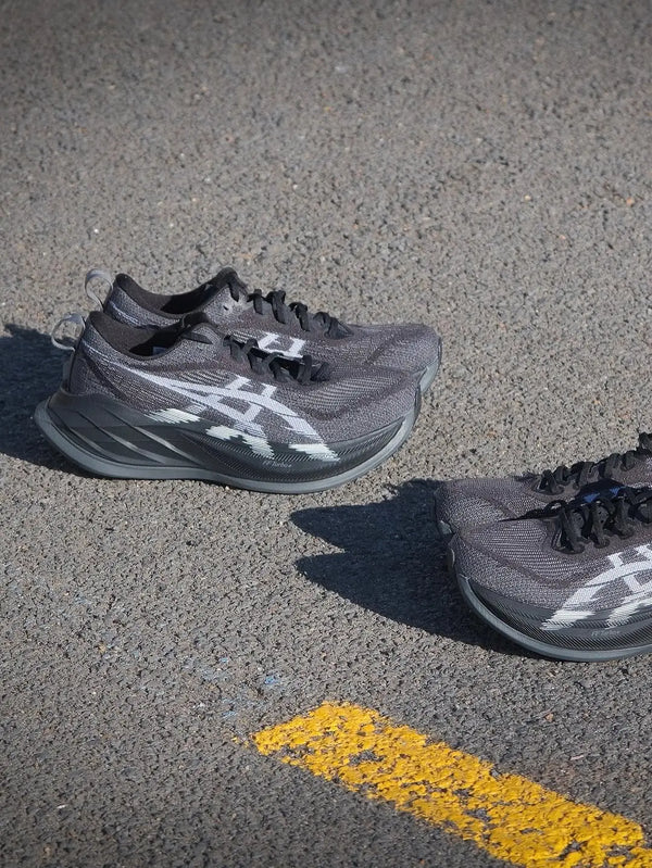 Asics_Superblast 2 Black White