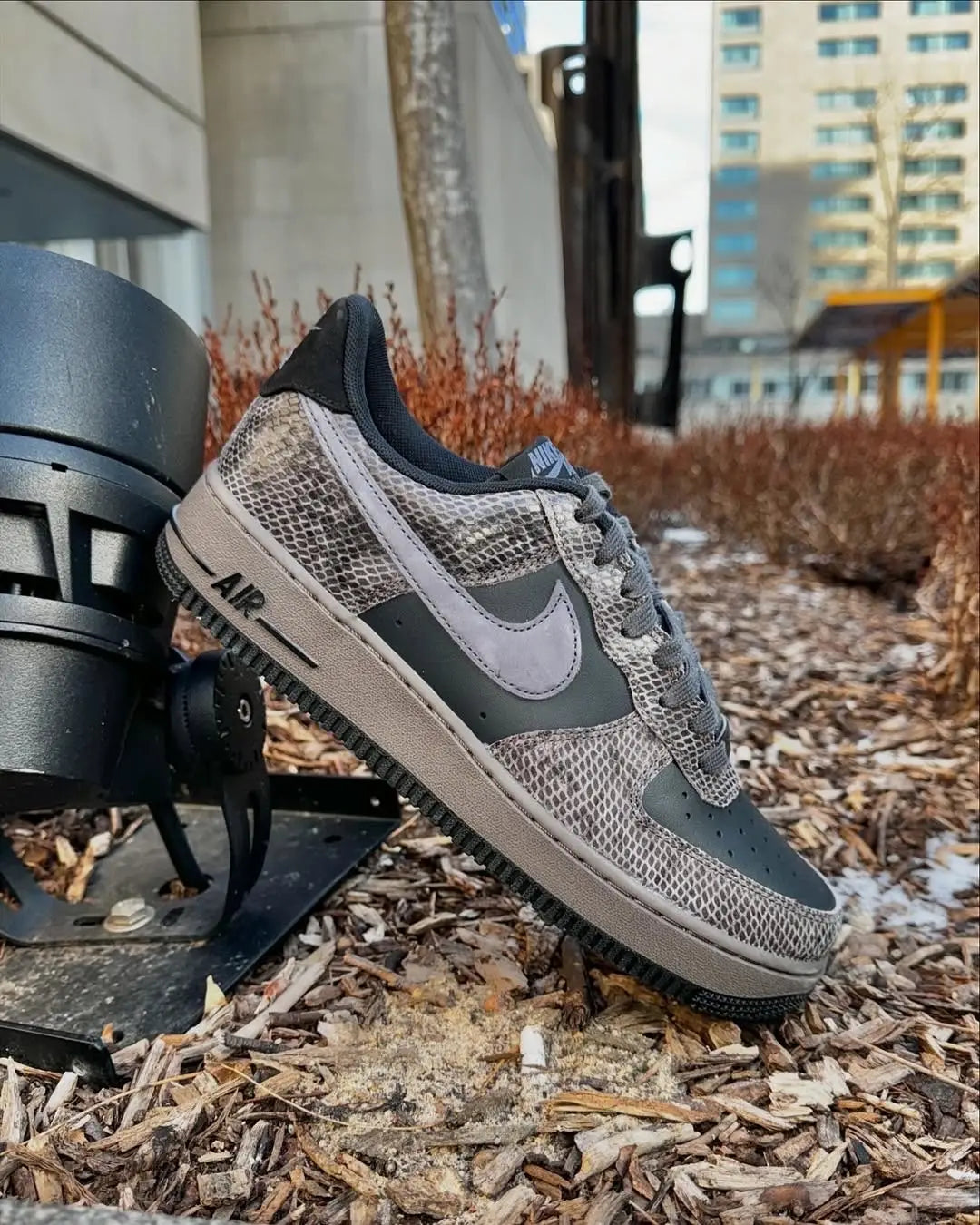 Nike_Airforce 1 07 LV8 Snakeskin Off Noir Secondary image
