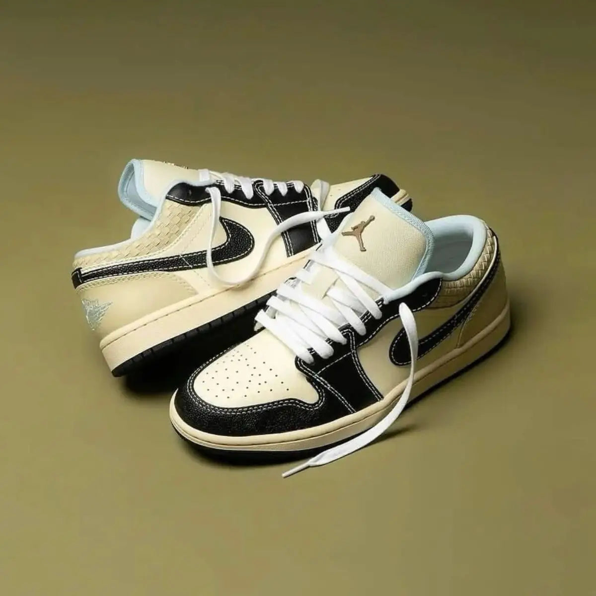 Nike_Air Jordan 1 Low SE Coconut Milk Black Muslin Main image