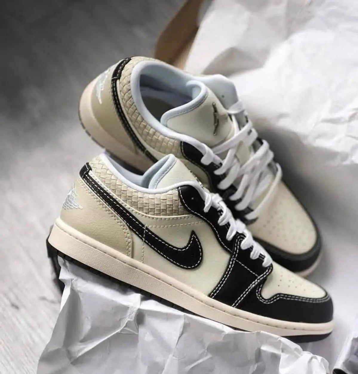 Nike_Air Jordan 1 Low SE Coconut Milk Black Muslin Secondary image