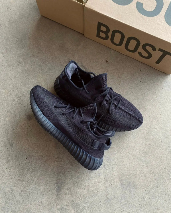 Yeezy 350 V2 Onyx Semi Ua With Accessories Y14