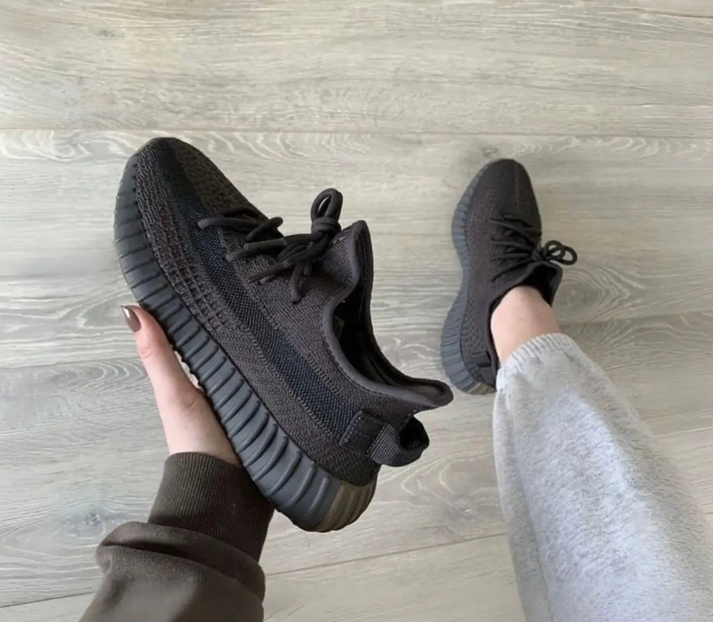 Yeezy 350 V2 Onyx Semi Ua With Accessories Y14