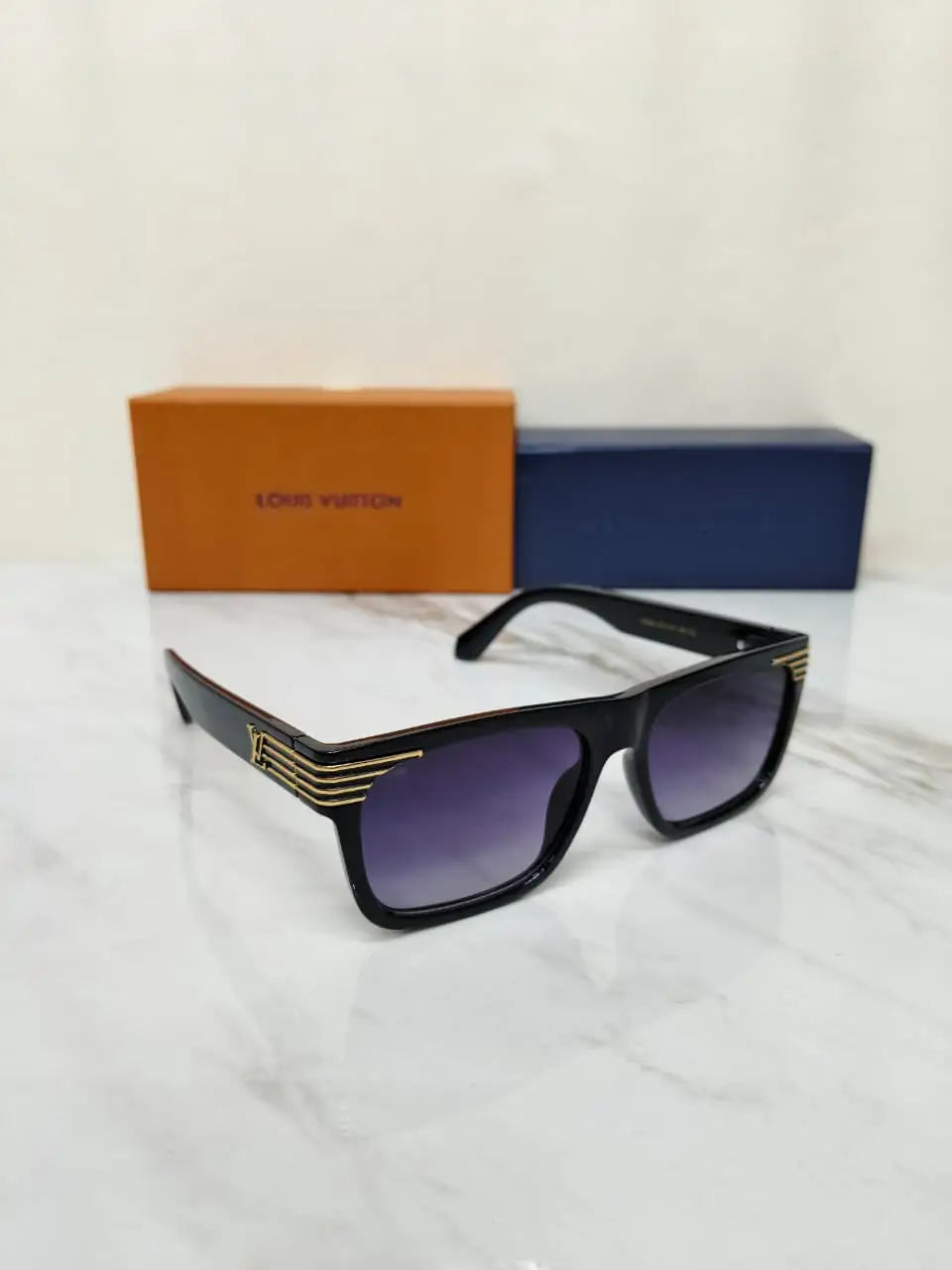 LOUIS VUITTON 2943 BLACK GOLD