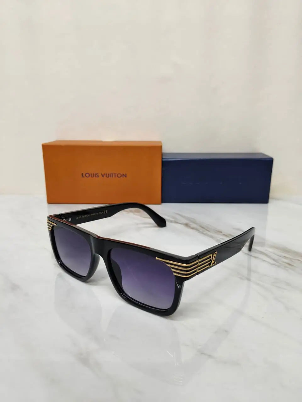 LOUIS VUITTON 2943 BLACK GOLD