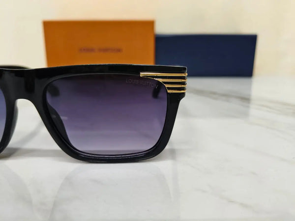 LOUIS VUITTON 2943 BLACK GOLD