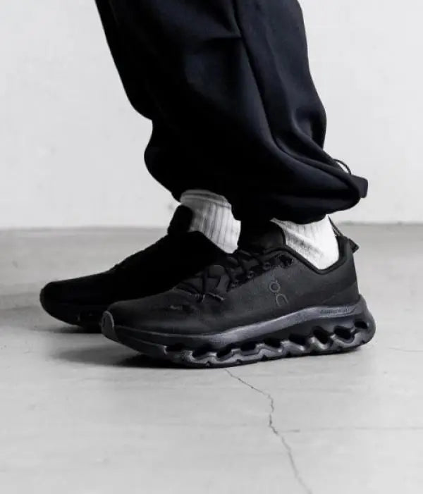 On Clou_d Tilt Eclipse Black