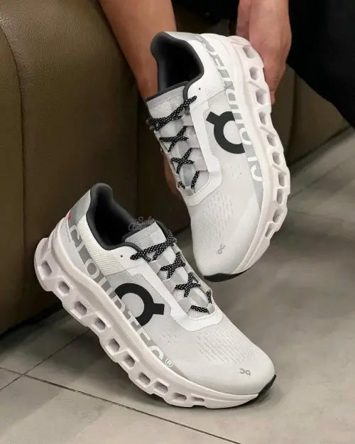 On Clou_d Running Monster White Black