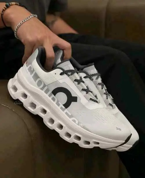 On Clou_d Running Monster White Black