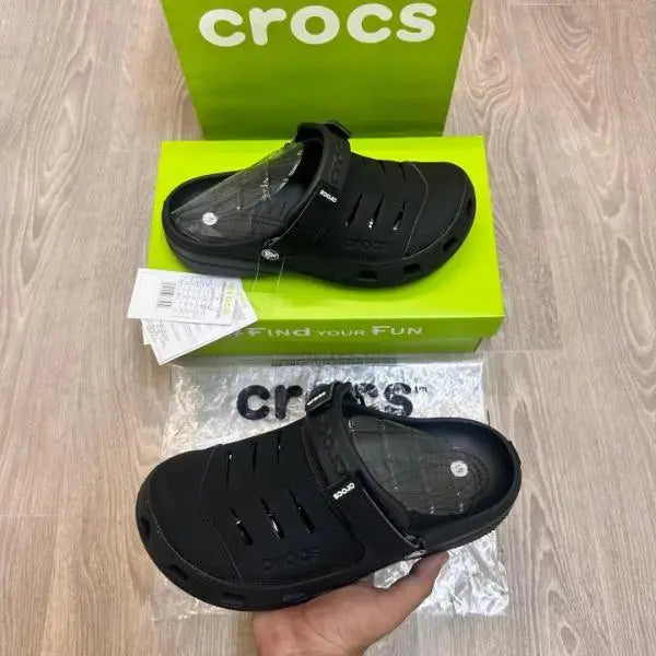 CROCS YUKON Vista FULL BLACK (FIX)
