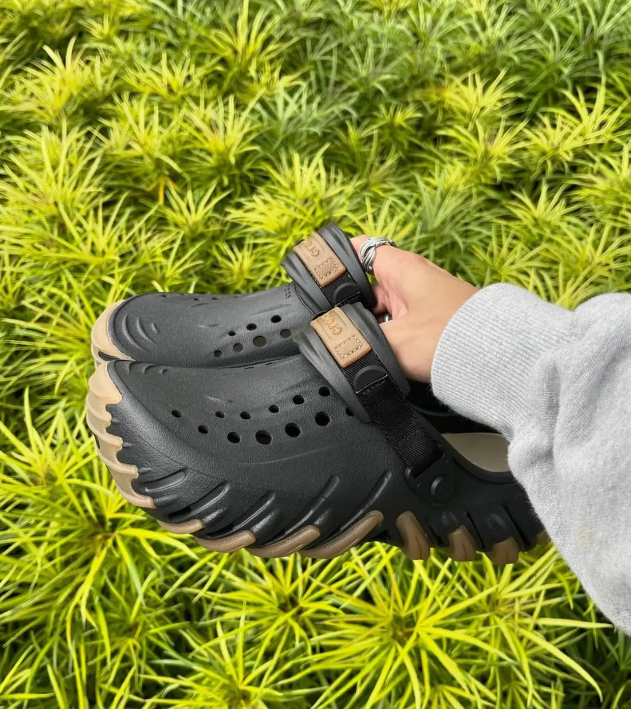 CROCS Echo Gum RO Clogs BLACK (FIX)