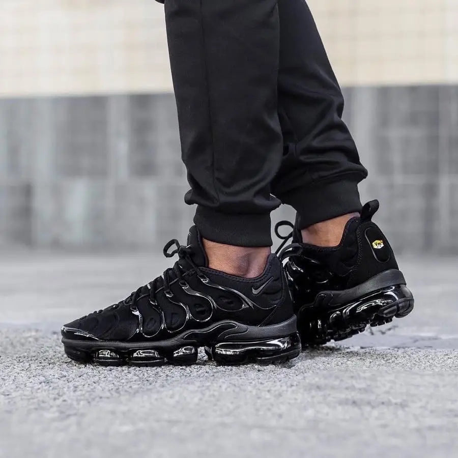 Nike_Air Vapormax Plus Triple Black