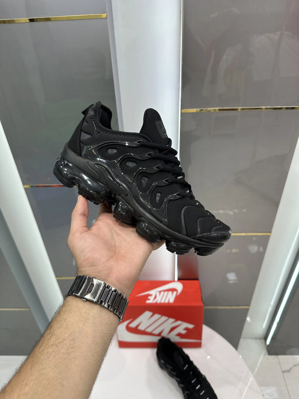Nike_Air Vapormax Plus Triple Black