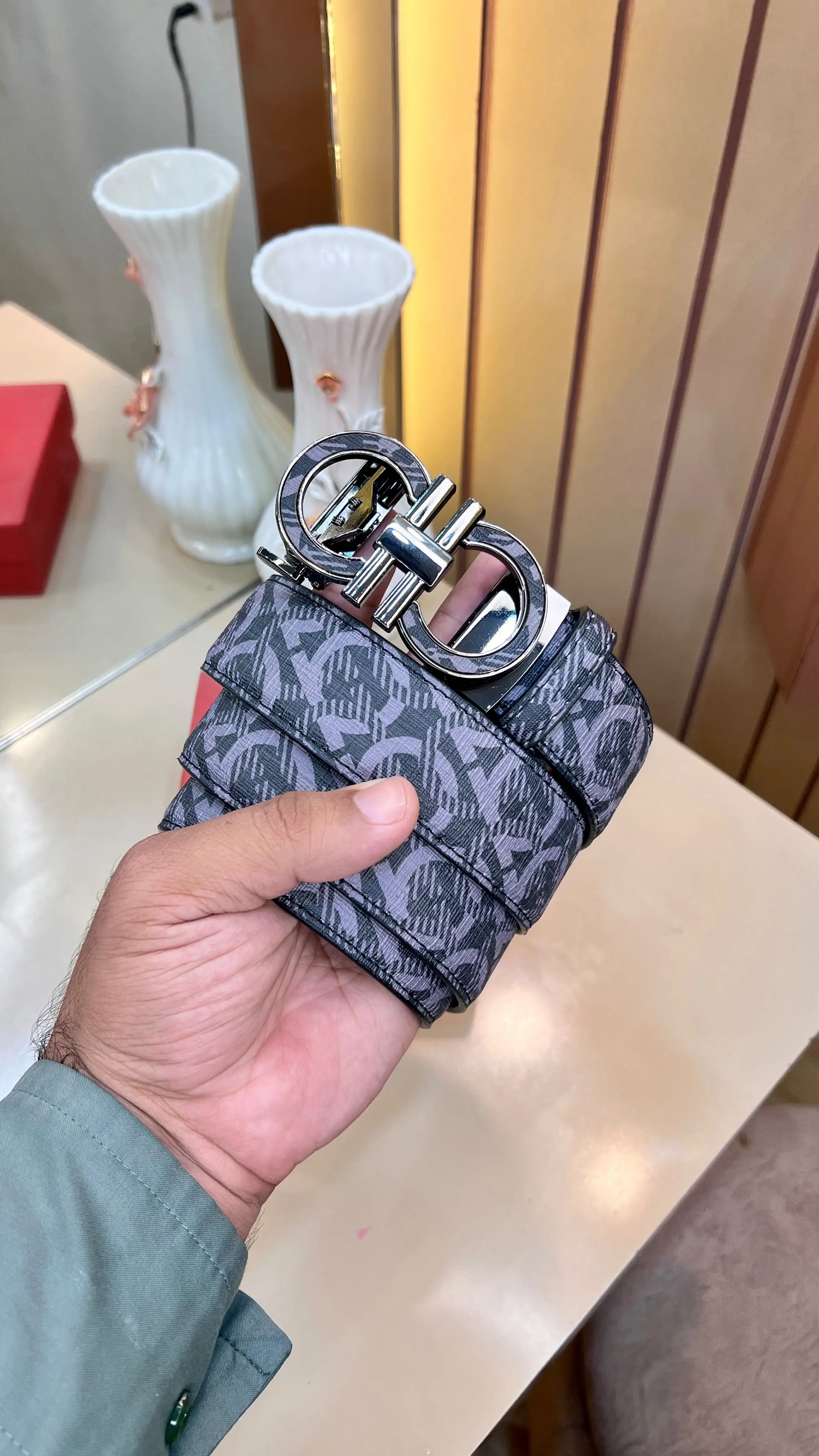 SALVATORE FERRAGAMO PREMIUM QUALITY AUTOLOCK BELT WITH OG BOX SF-104