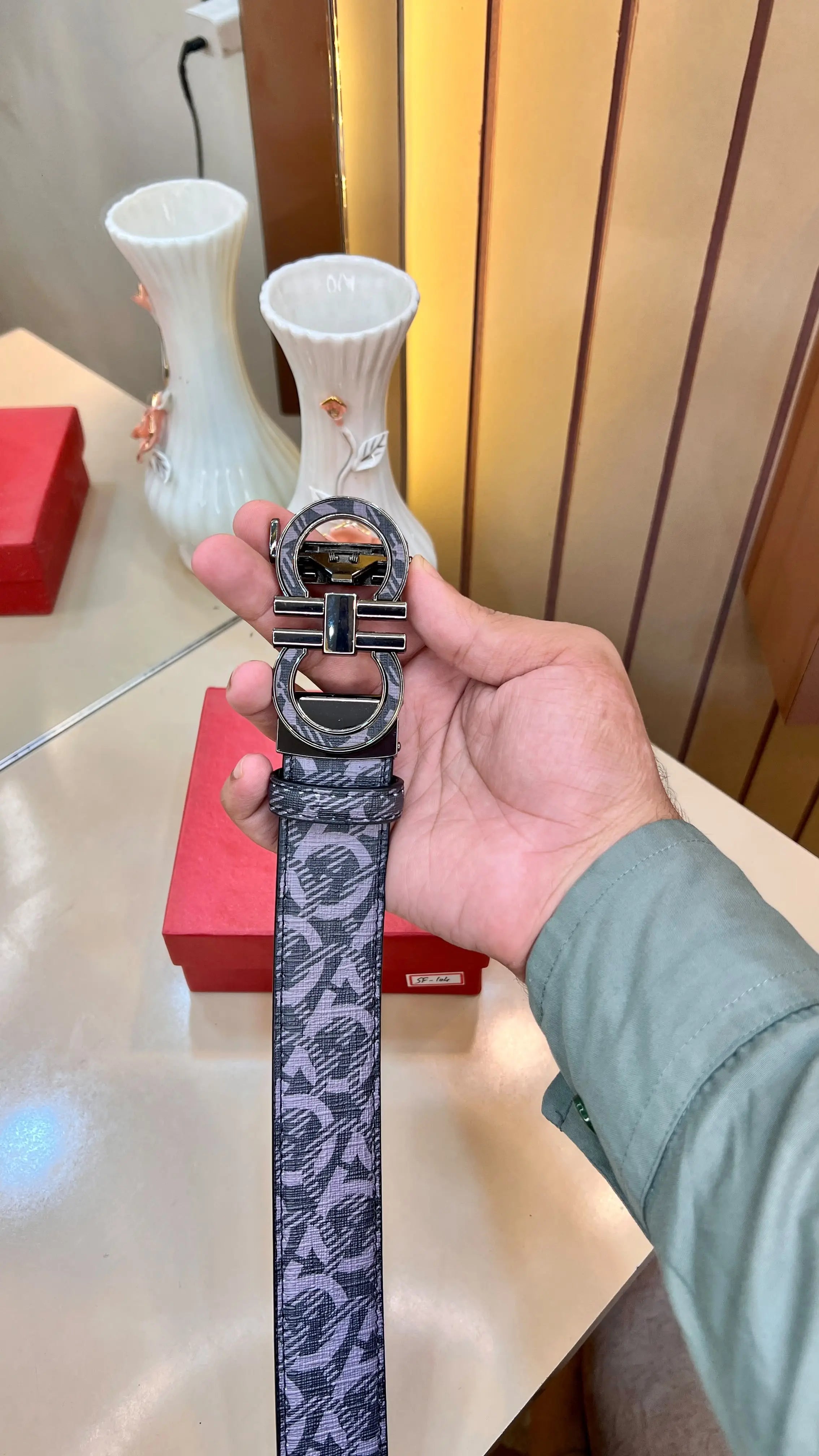 SALVATORE FERRAGAMO PREMIUM QUALITY AUTOLOCK BELT WITH OG BOX SF-104