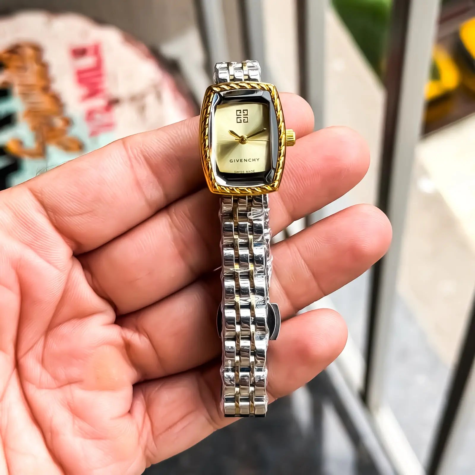 GIVENCHY_GOLD_TT_GOLD