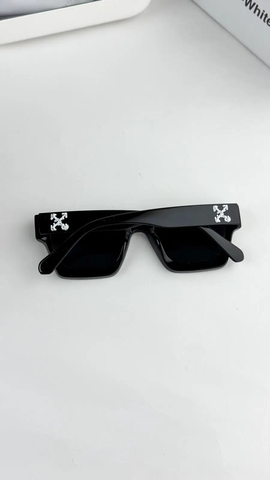 Off_white_full_black